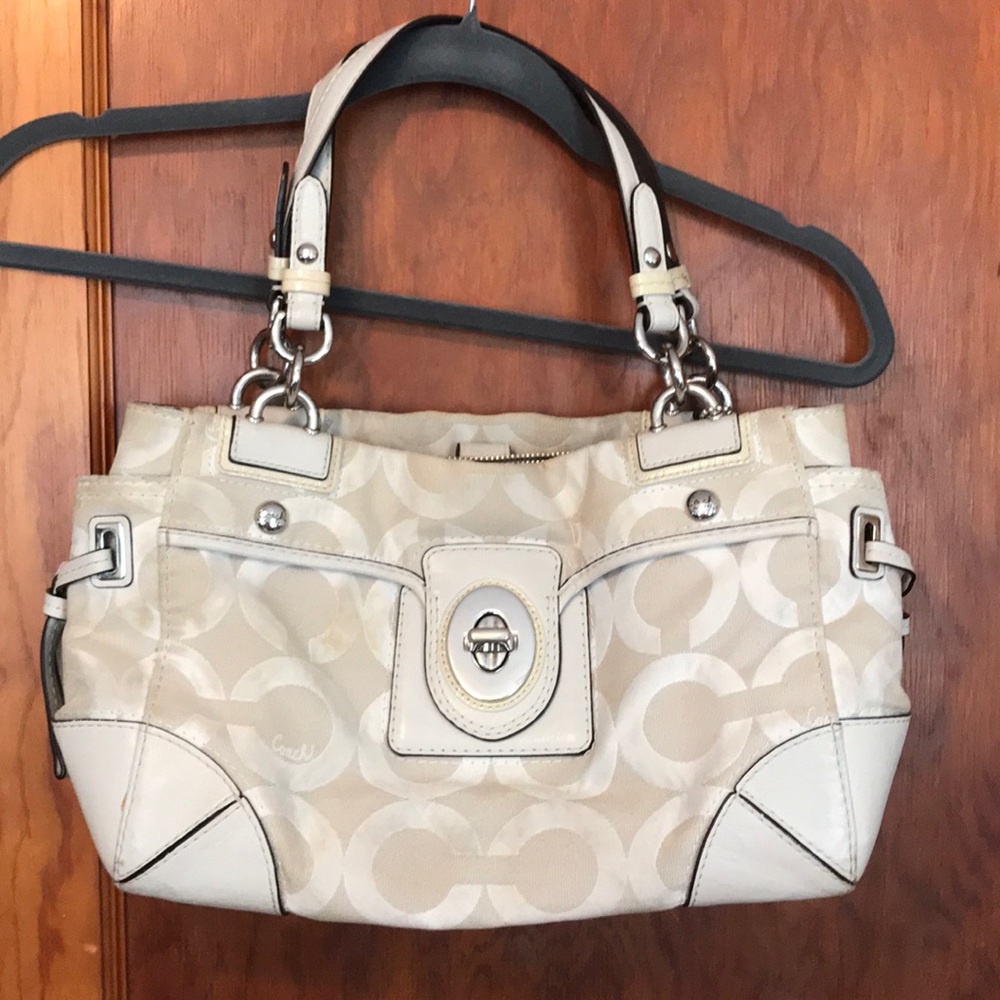 Authentic Coach Shoulder Bag Ivory & Mint Interior